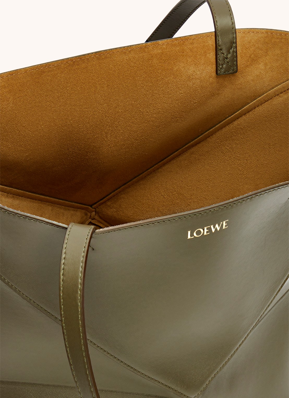 LOEWE Puzzle Fold Medium shopper van kalfsleer - detail 4 bronsgroen
