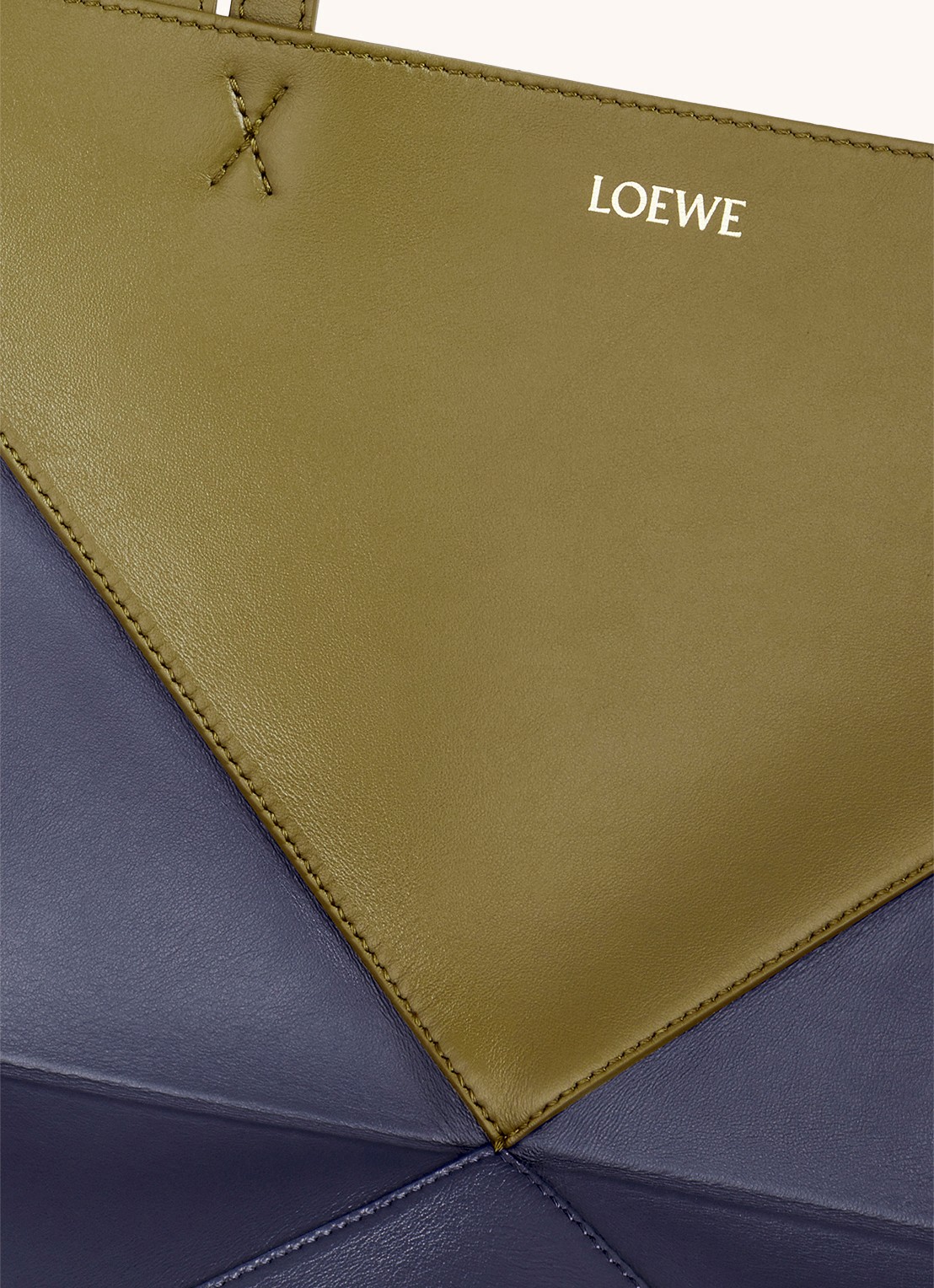 LOEWE Puzzle Fold Medium shopper van kalfsleer - detail 2 donkerblauw