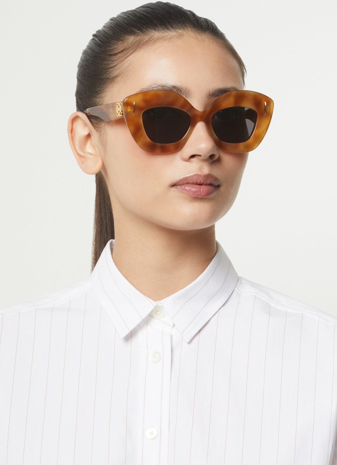 LOEWE Retro Screen zonnebril LW40127I - voorkant 2 camel