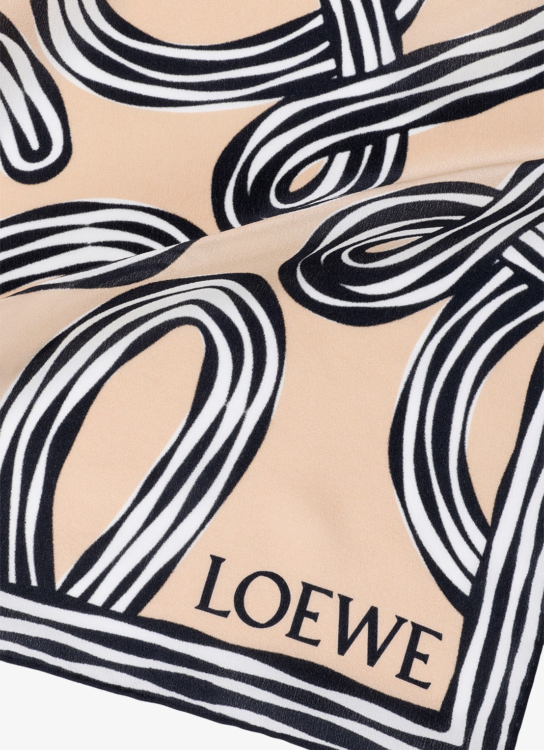 LOEWE Sjaal van zijde met logoprint 132 x 132 cm - detail beige