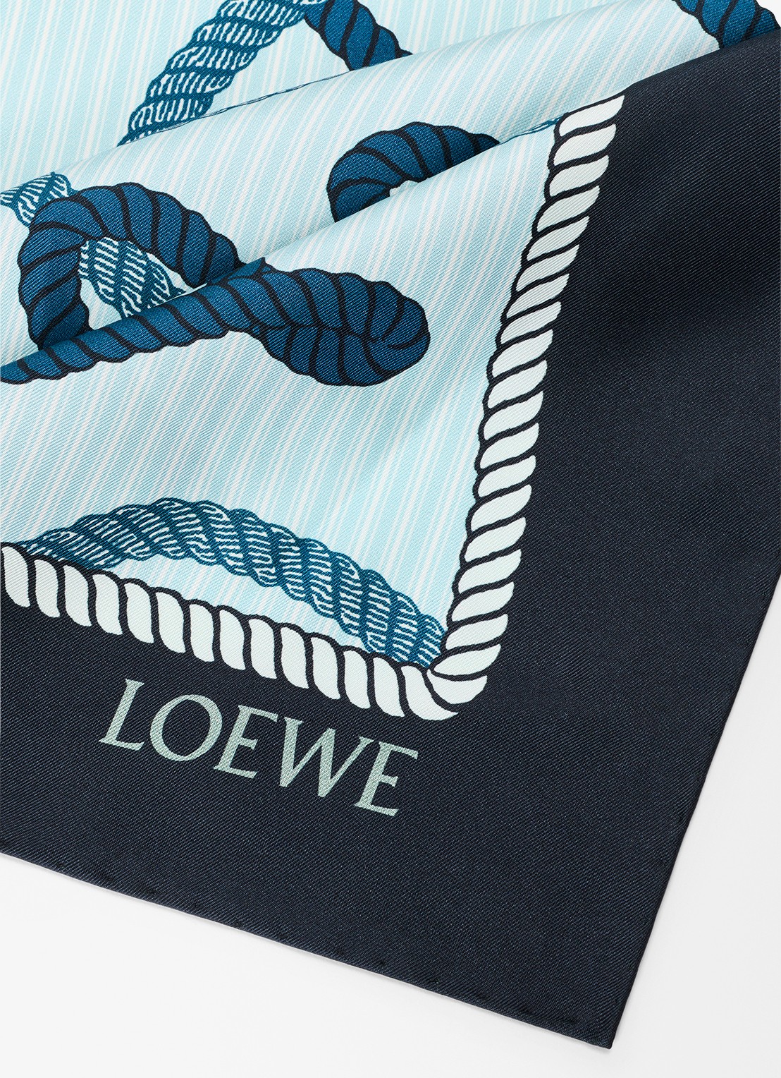 LOEWE Sjaal van zijde met print 90 x 90 cm - detail donkerblauw