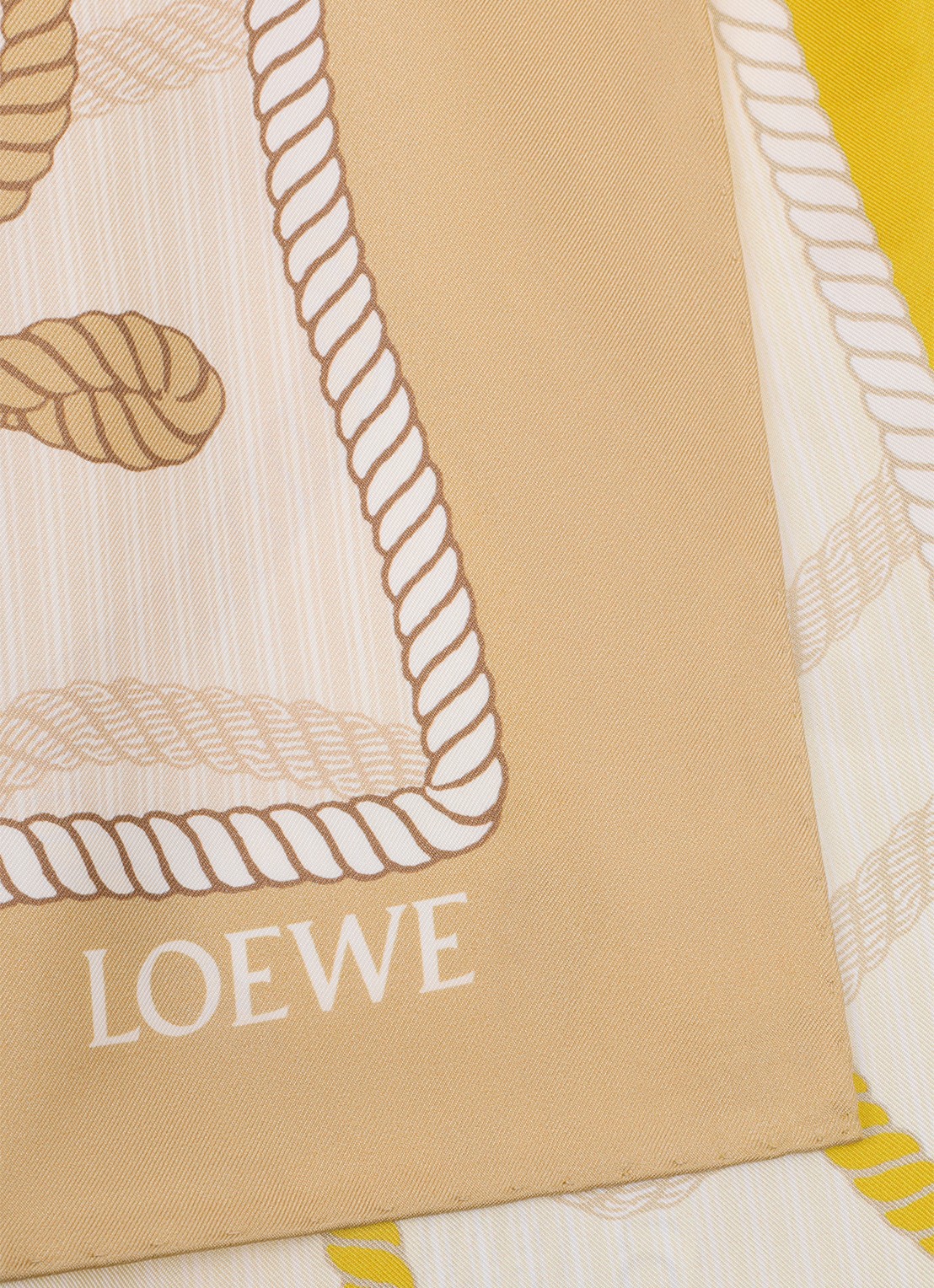 LOEWE Sjaal van zijde met print 90 x 90 cm - detail 3 beige