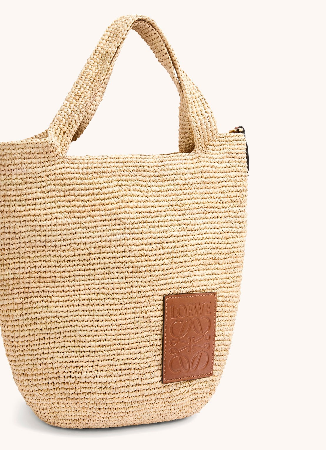 LOEWE Slit schoudertas van raffia met kalfsleren details - detail 2 camel