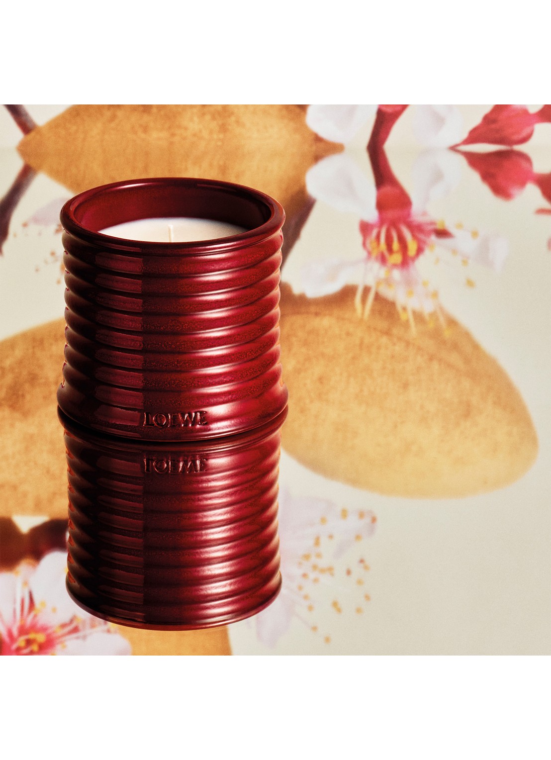 LOEWE Sweet Almond Scented Candle - geurkaars 320 gram - detail 4 undefined