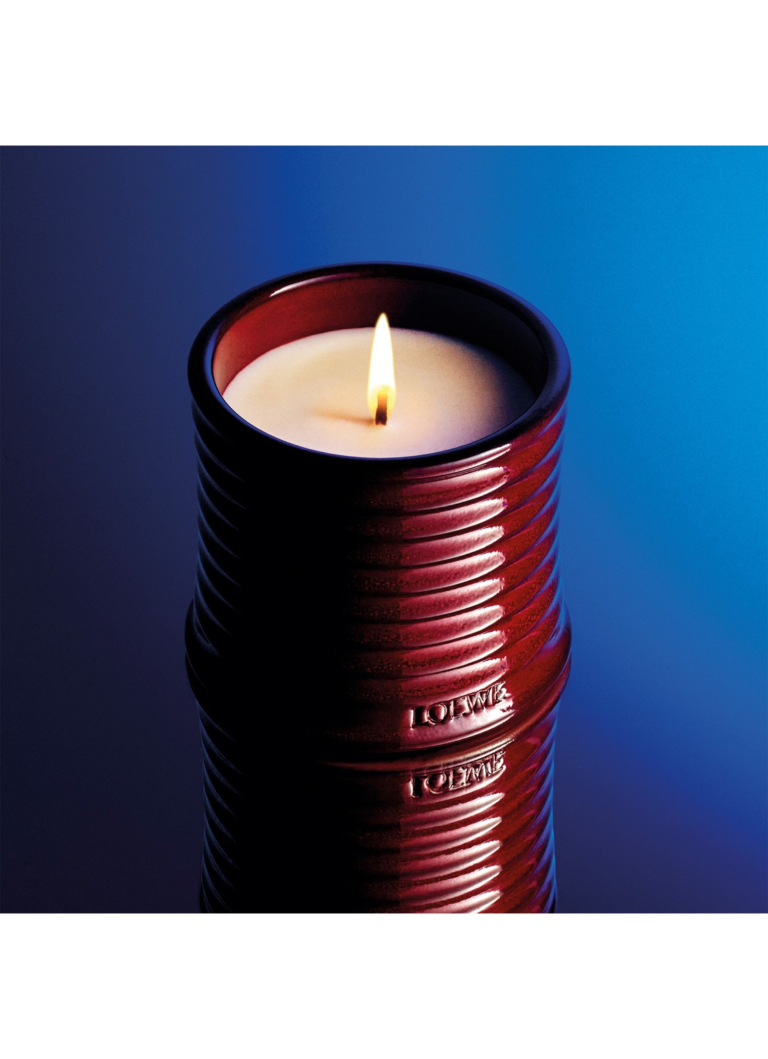 LOEWE Sweet Almond Scented Candle - geurkaars 320 gram - detail 5 undefined