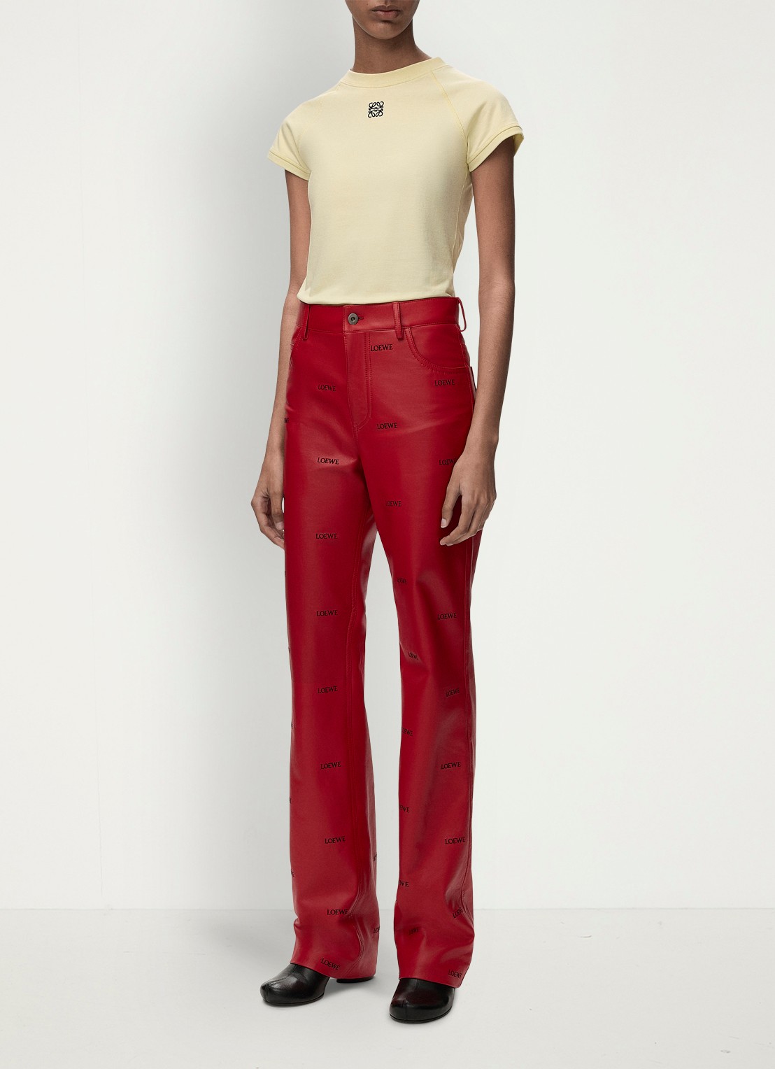LOEWE T-shirt met logoborduring - voorkant 2 lichtgeel