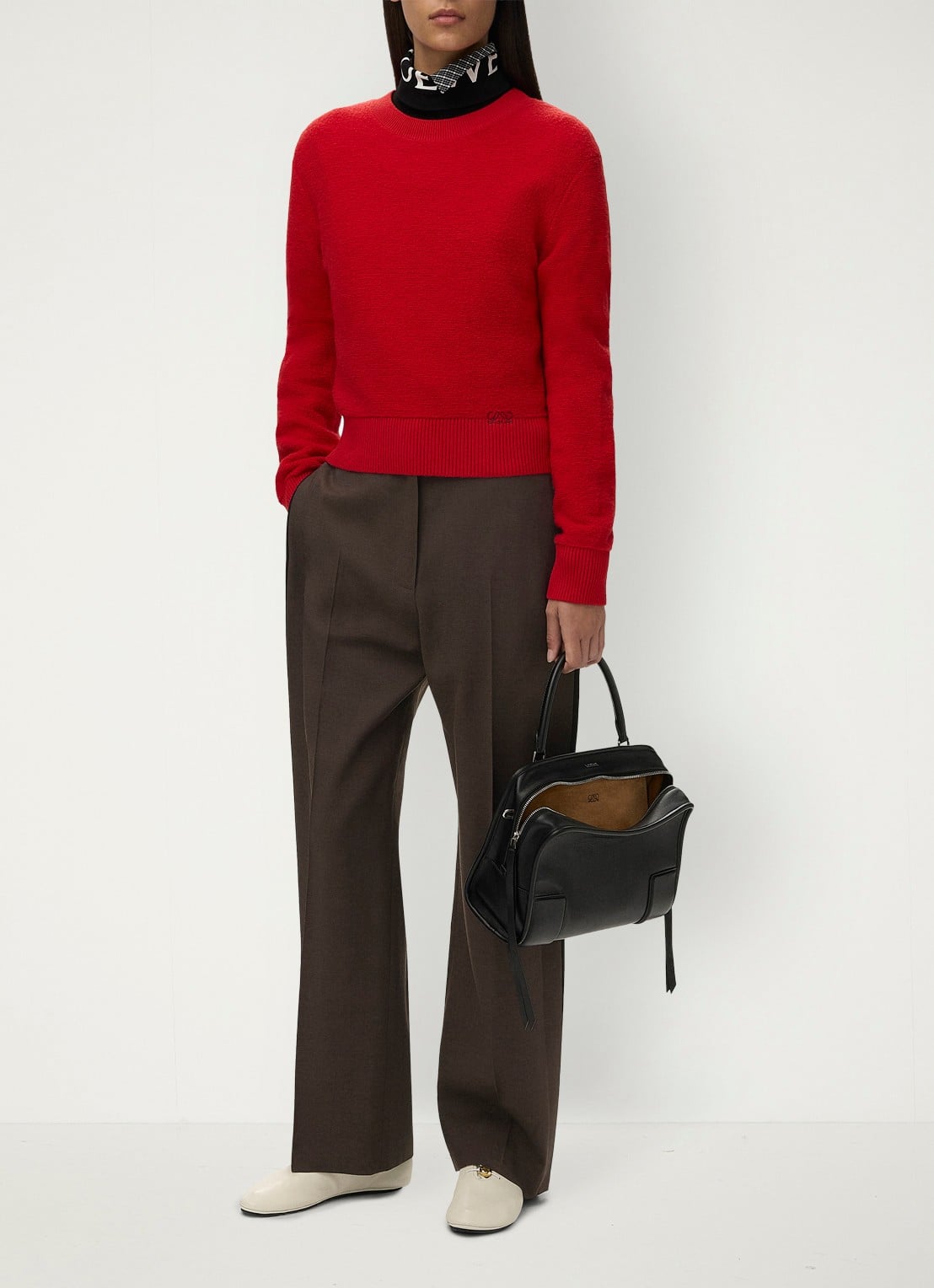 LOEWE Wide fit pantalon in wolblend met persplooi - voorkant 5 bruin