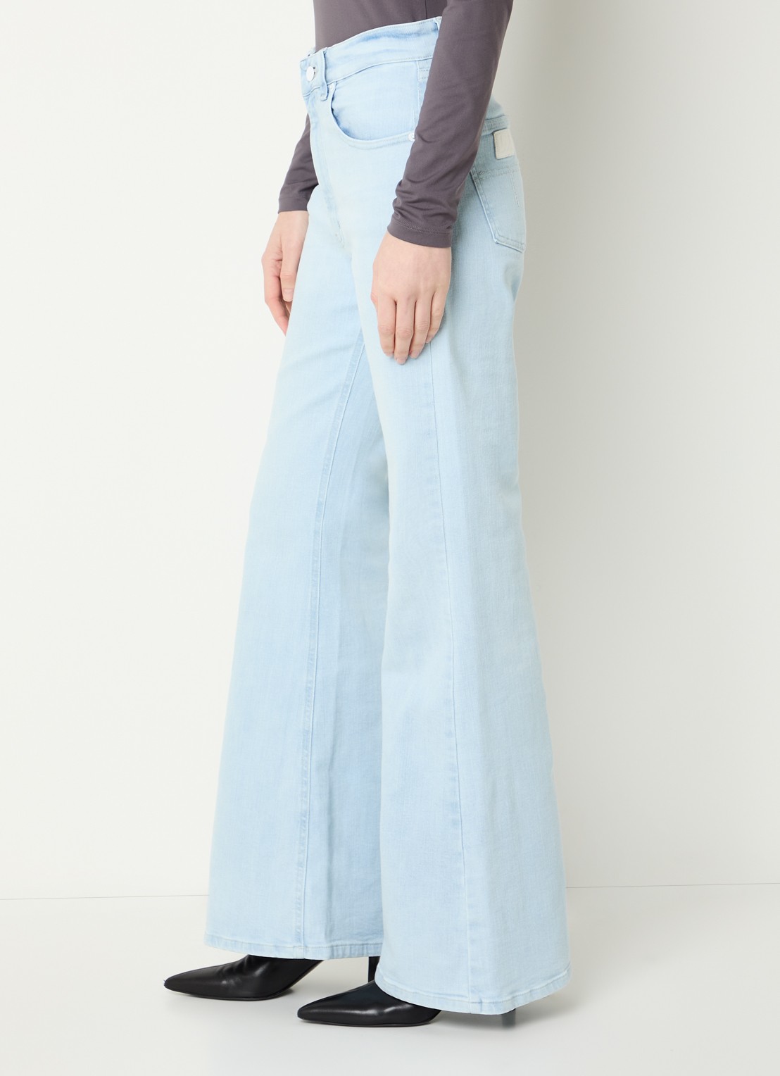 Lois High waist flared jeans met gekleurde wassing - detail 2 lichtblauw