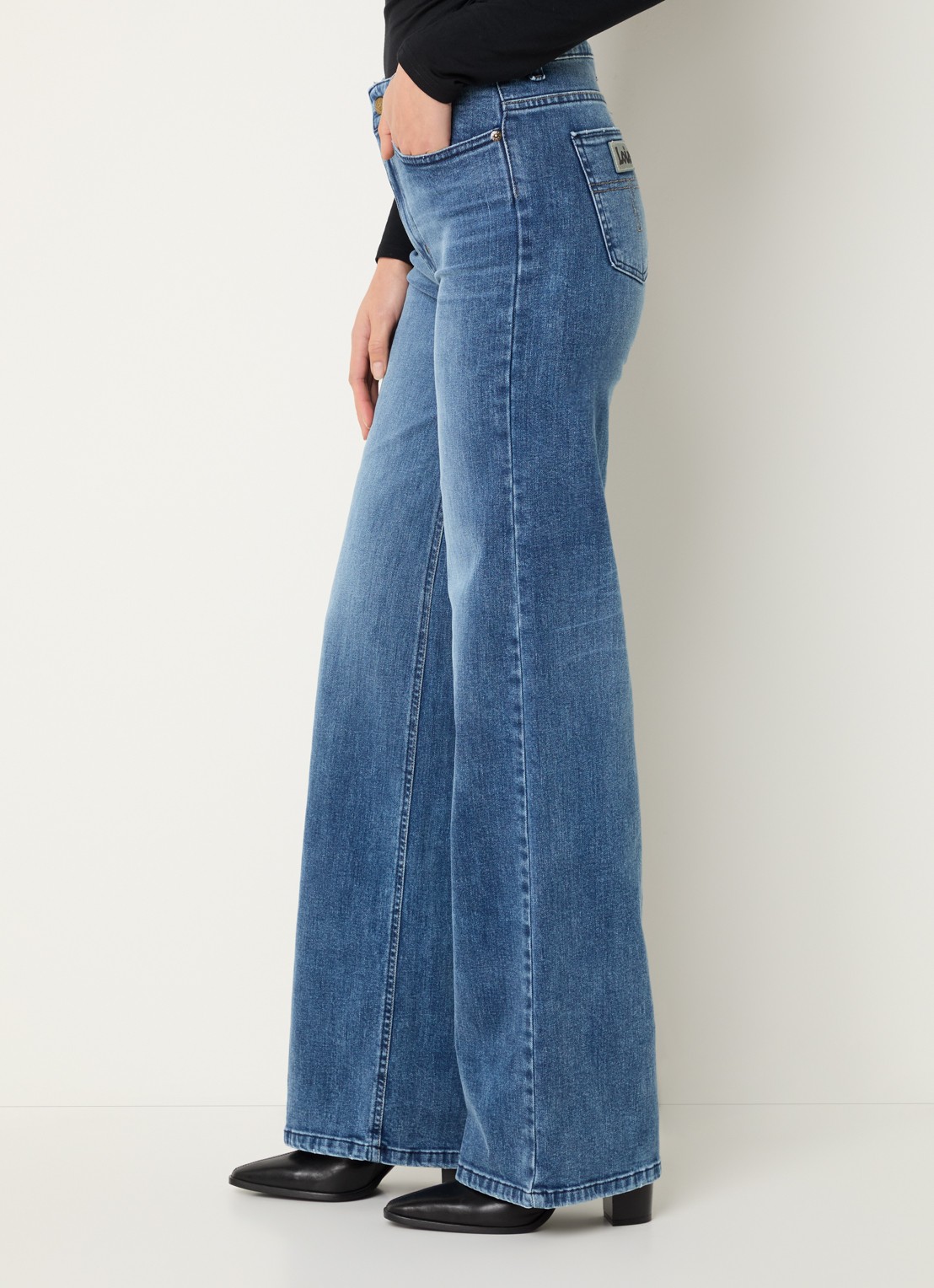Lois Hypersoft high waist flared jeans met steekzakken - detail 3 blauw