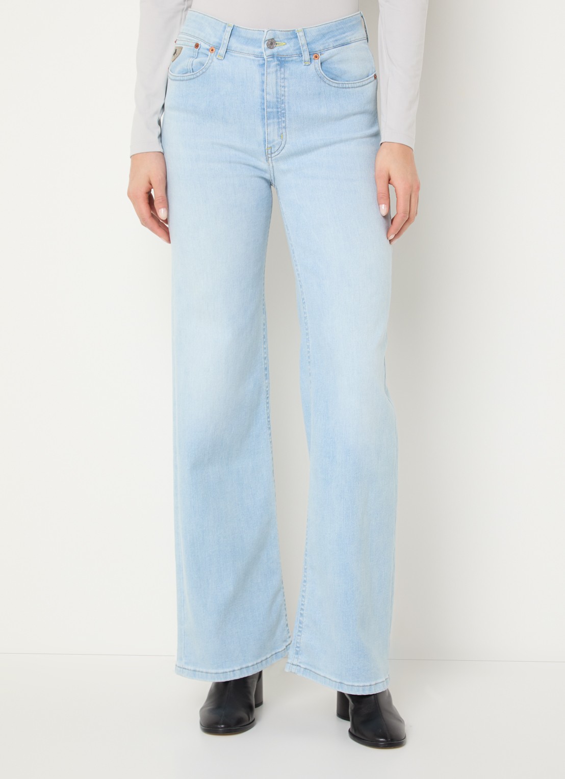 Lois Palazzo high waist flared fit jeans met medium wassing - detail lichtblauw