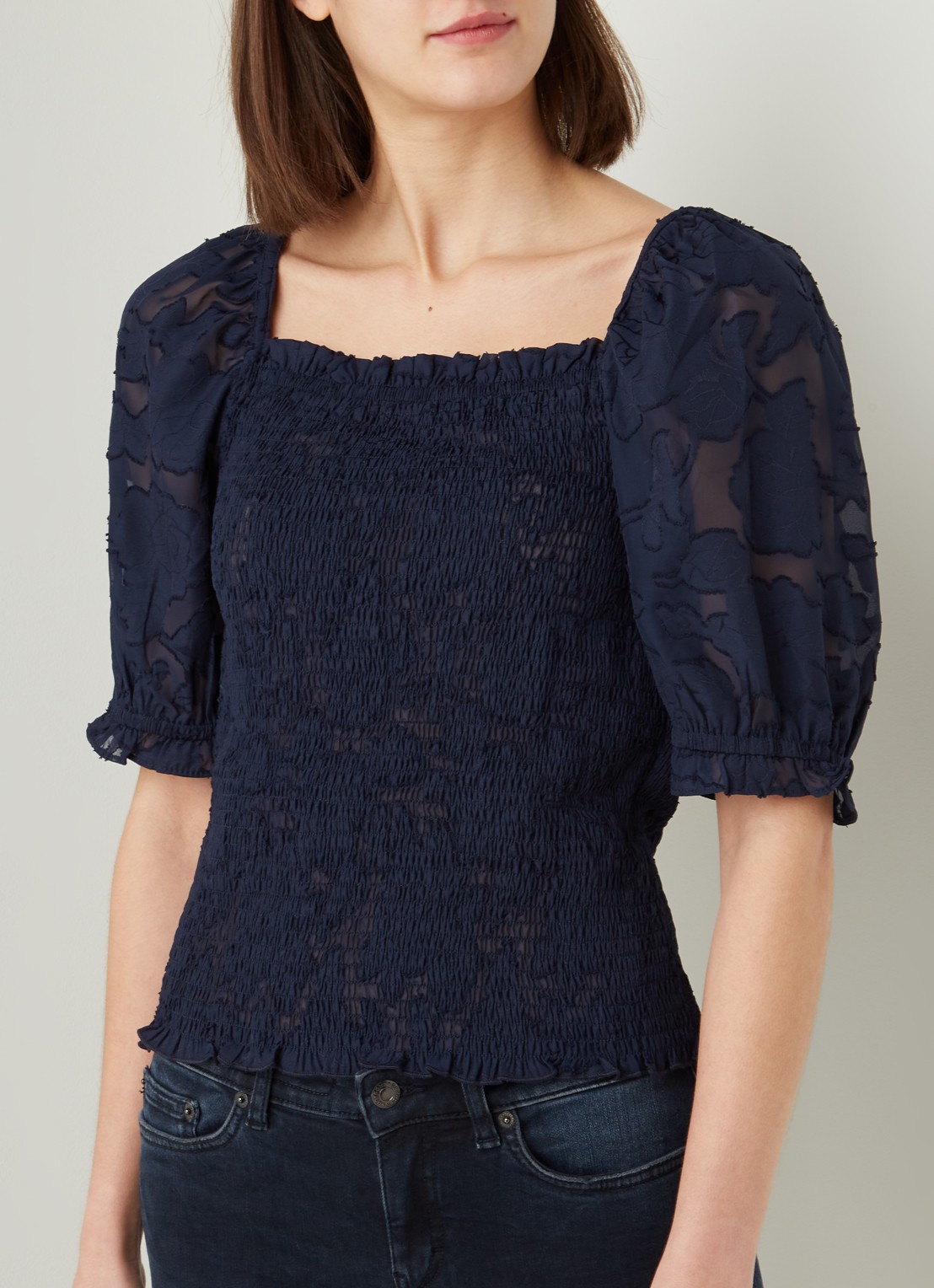 Lollys Laundry Honey top met smockwerk en burn-out dessin - detail 2 donkerblauw