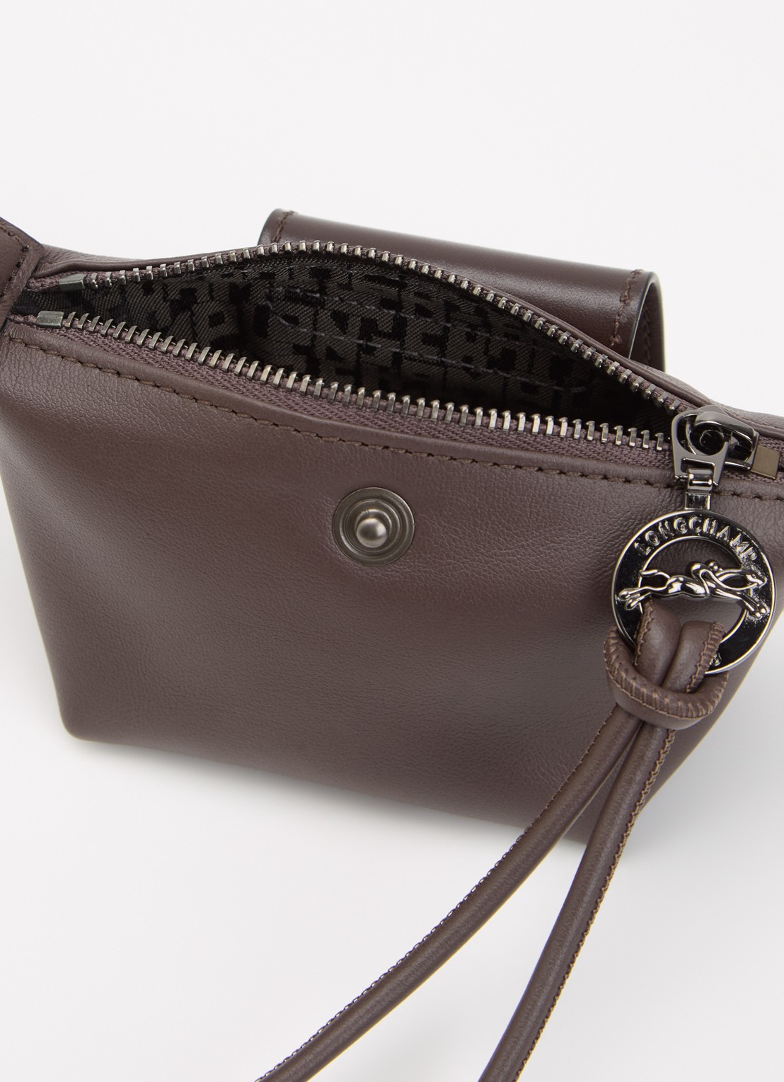Longchamp Le Pliage clutch XS van leer - detail 2 donkerbruin