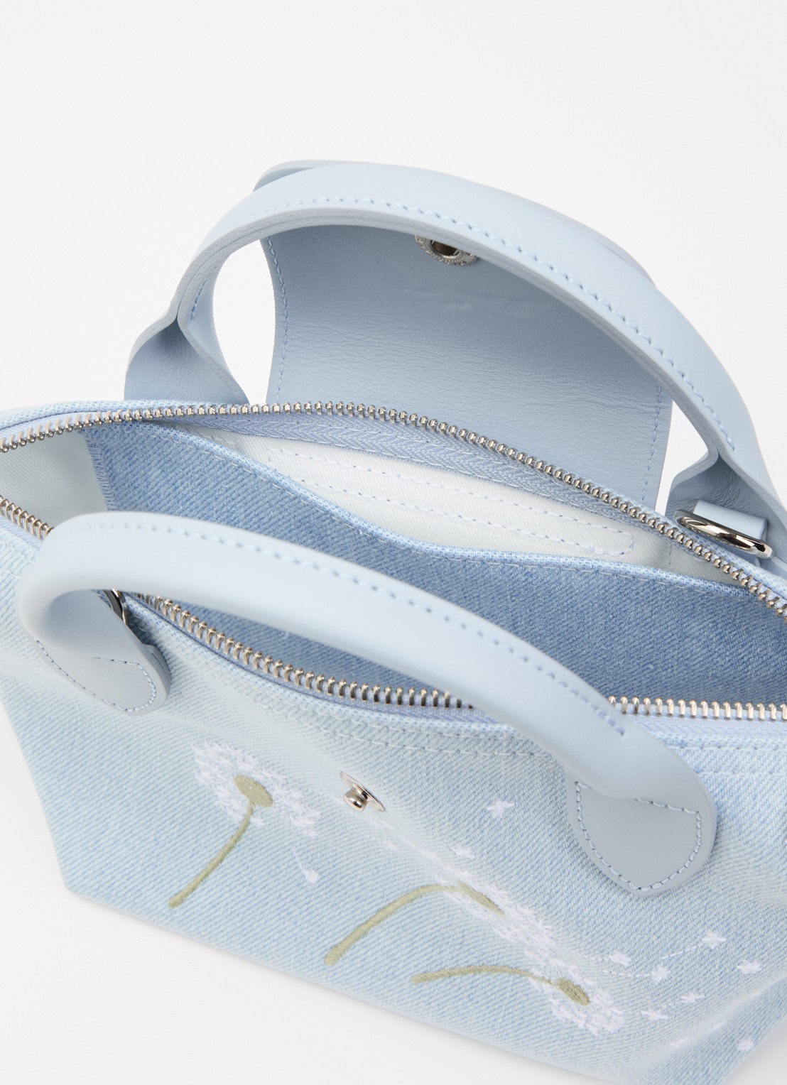 Longchamp Le Pliage collection xs handtas met borduring en details van leer  - detail 3 lichtblauw