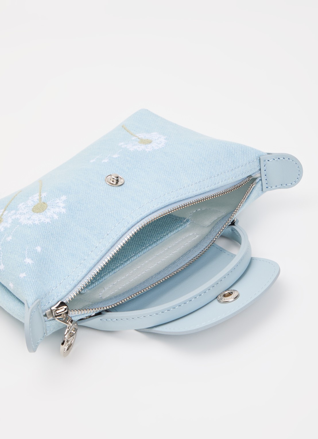 Longchamp Le Pliage collection xs handtas van denim met bloemborduring - detail lichtblauw