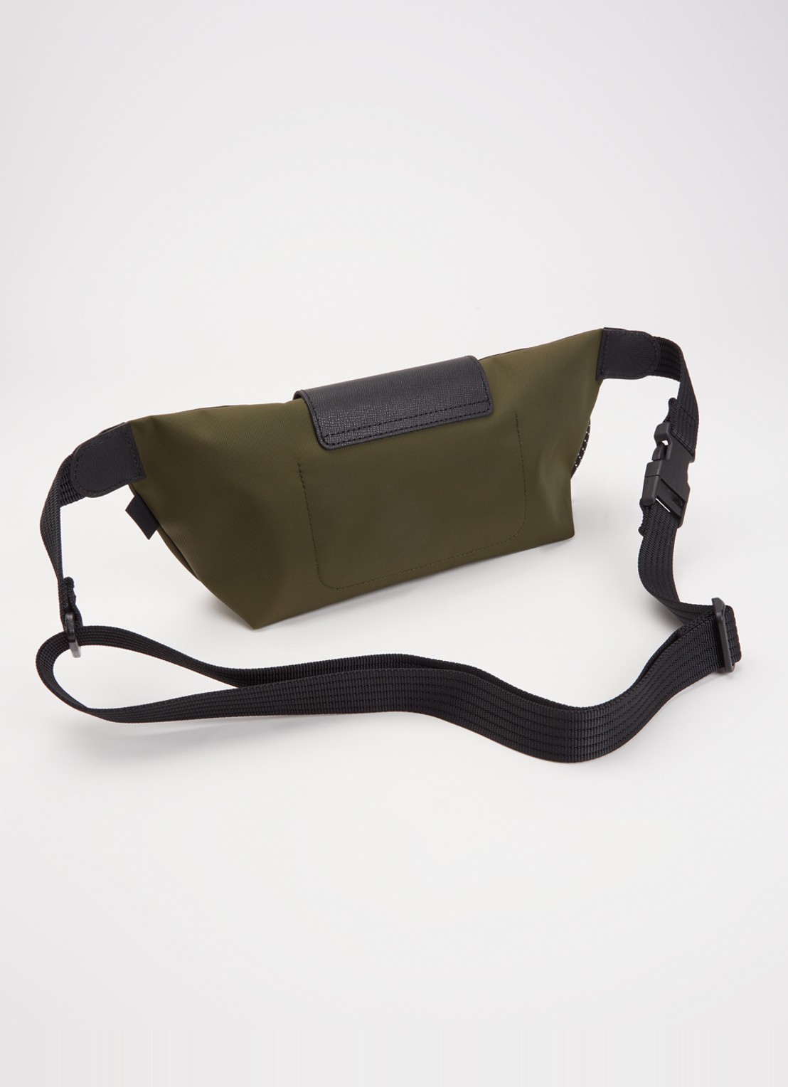 Longchamp Le Pliage Energy heuptas M met leren details - achterkant khaki