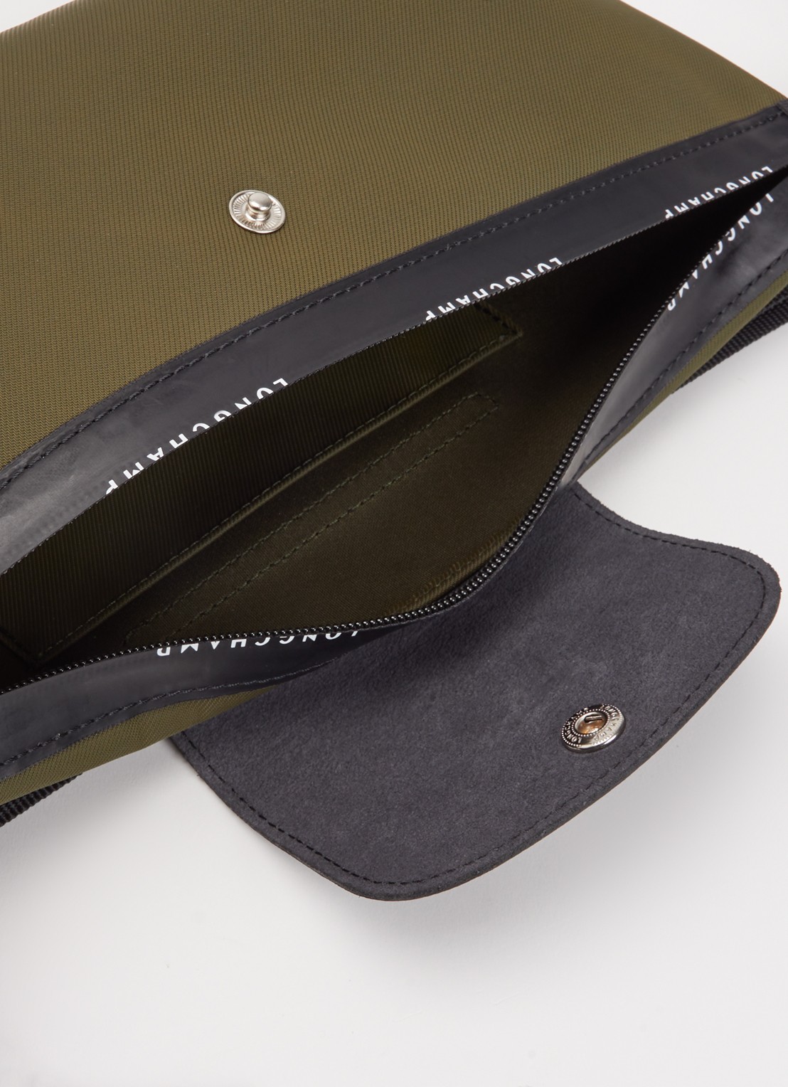 Longchamp Le Pliage Energy heuptas M met leren details - detail 2 khaki