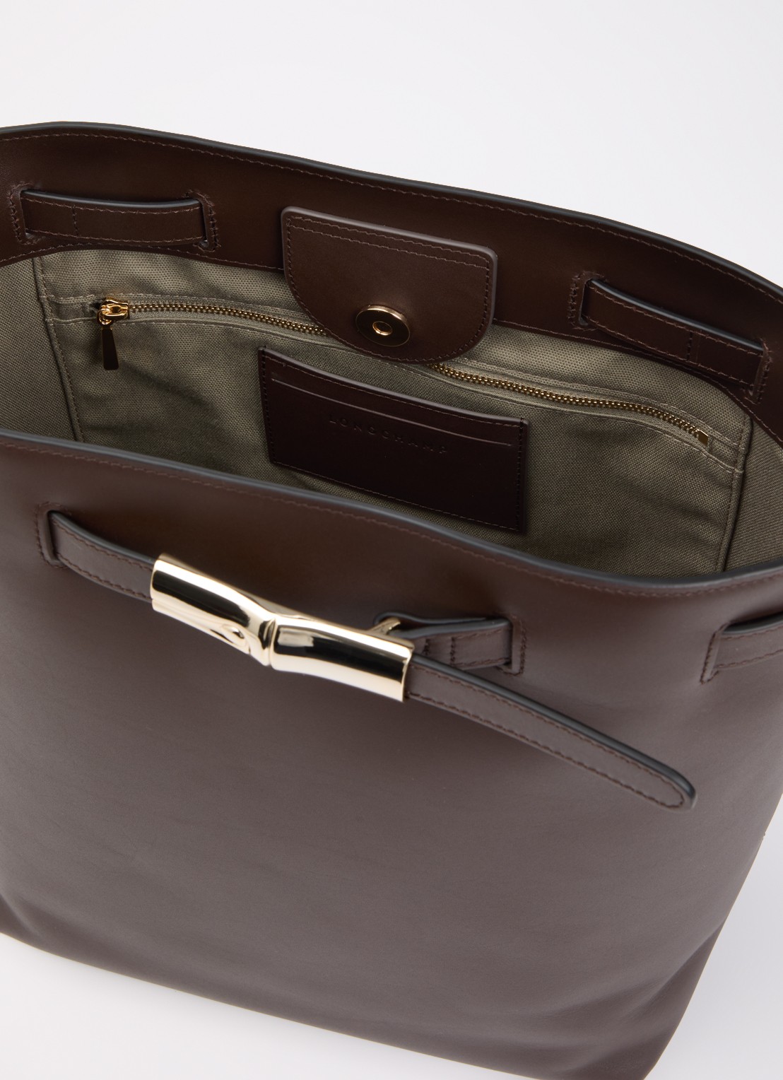 Longchamp Le Smart schoudertas L van kalfsleer met verstelbare schouderriem - detail mahoniebruin