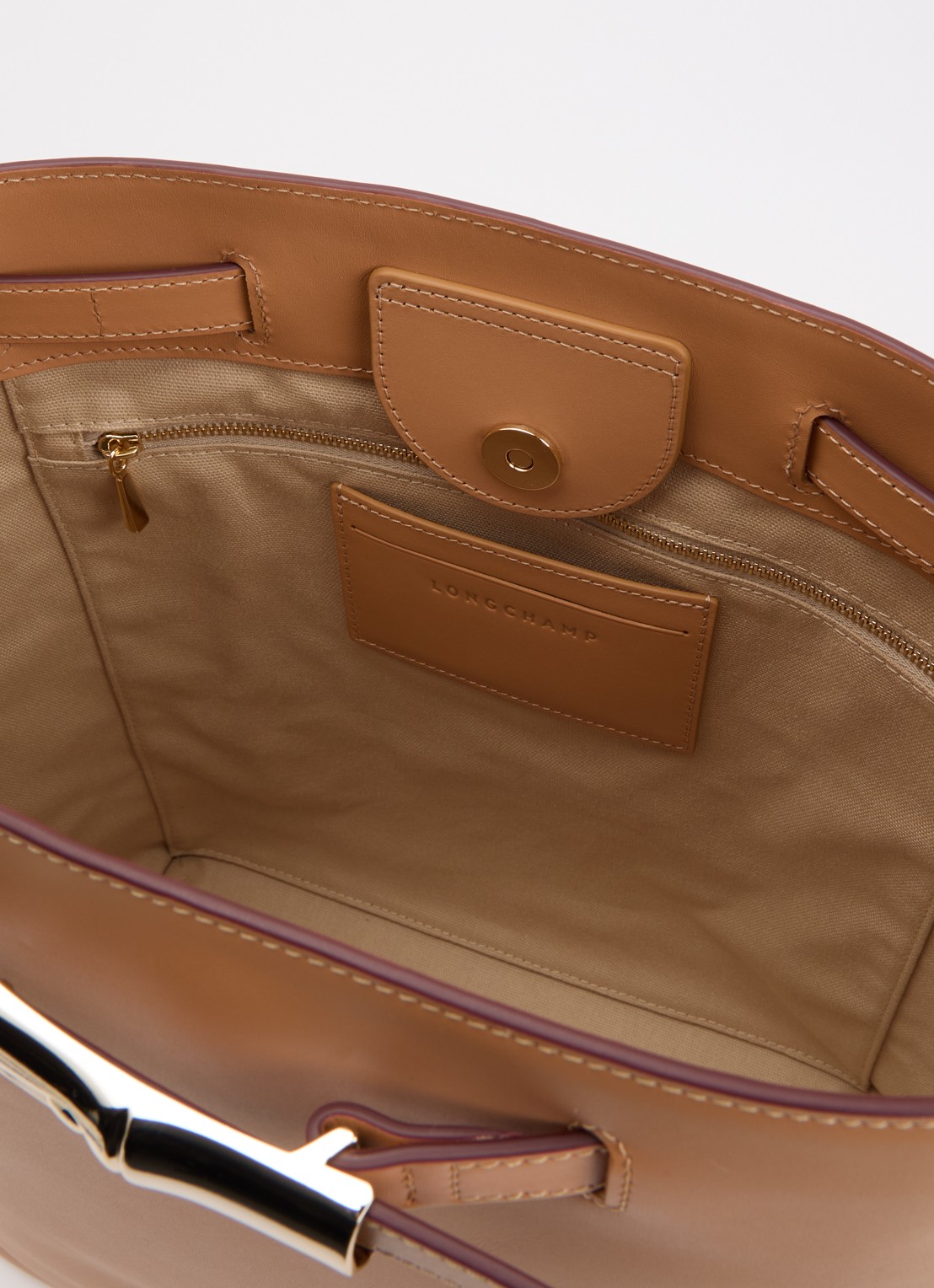 Longchamp Le Smart schoudertas L van kalfsleer met verstelbare schouderriem - detail 3 camel