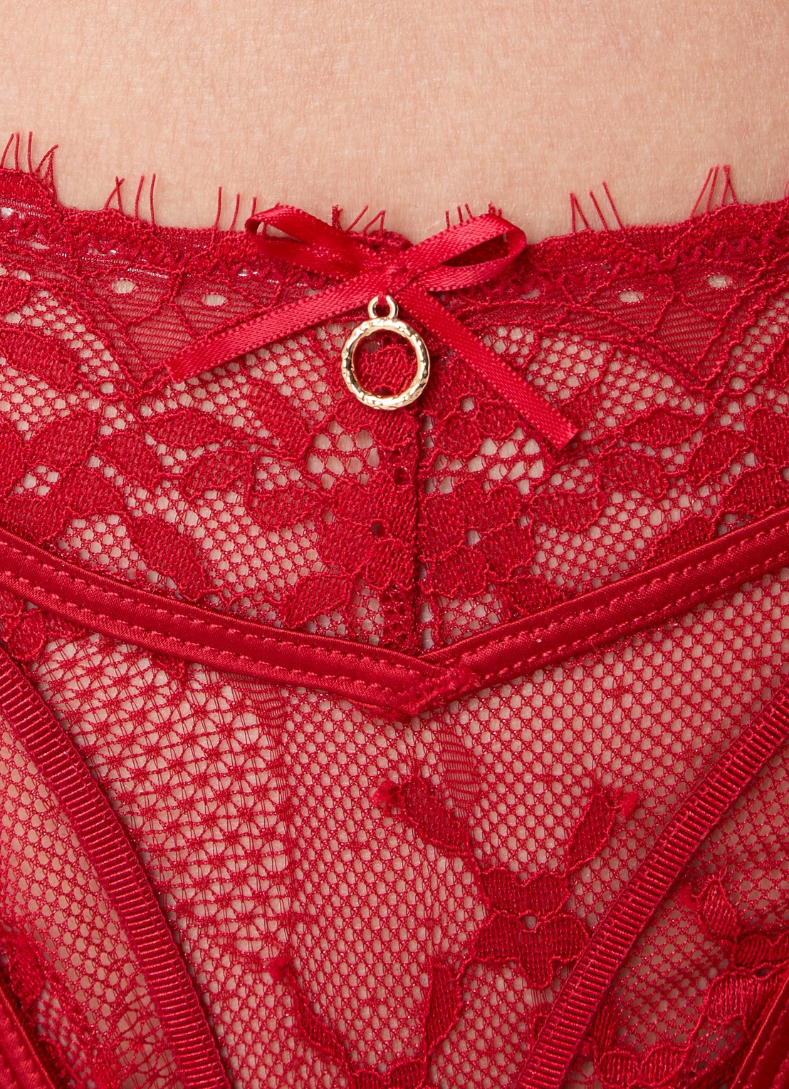 Lounge Adore string van kant - detail 4 rood