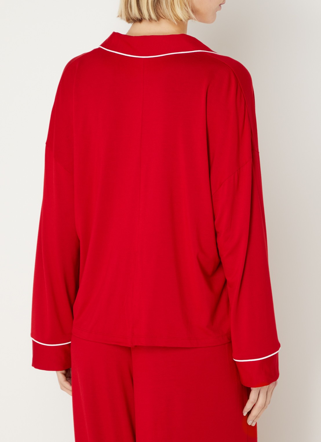 Lounge Alpine Dreams pyjamatop met V-hals - achterkant rood