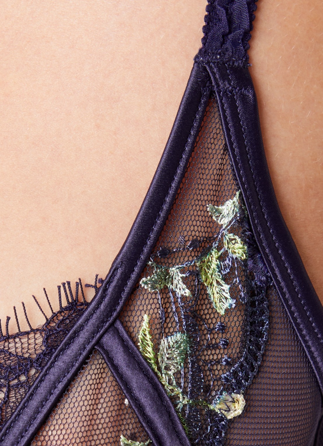 Lounge Dahlia beugel bh van mesh met borduring - detail donkerblauw