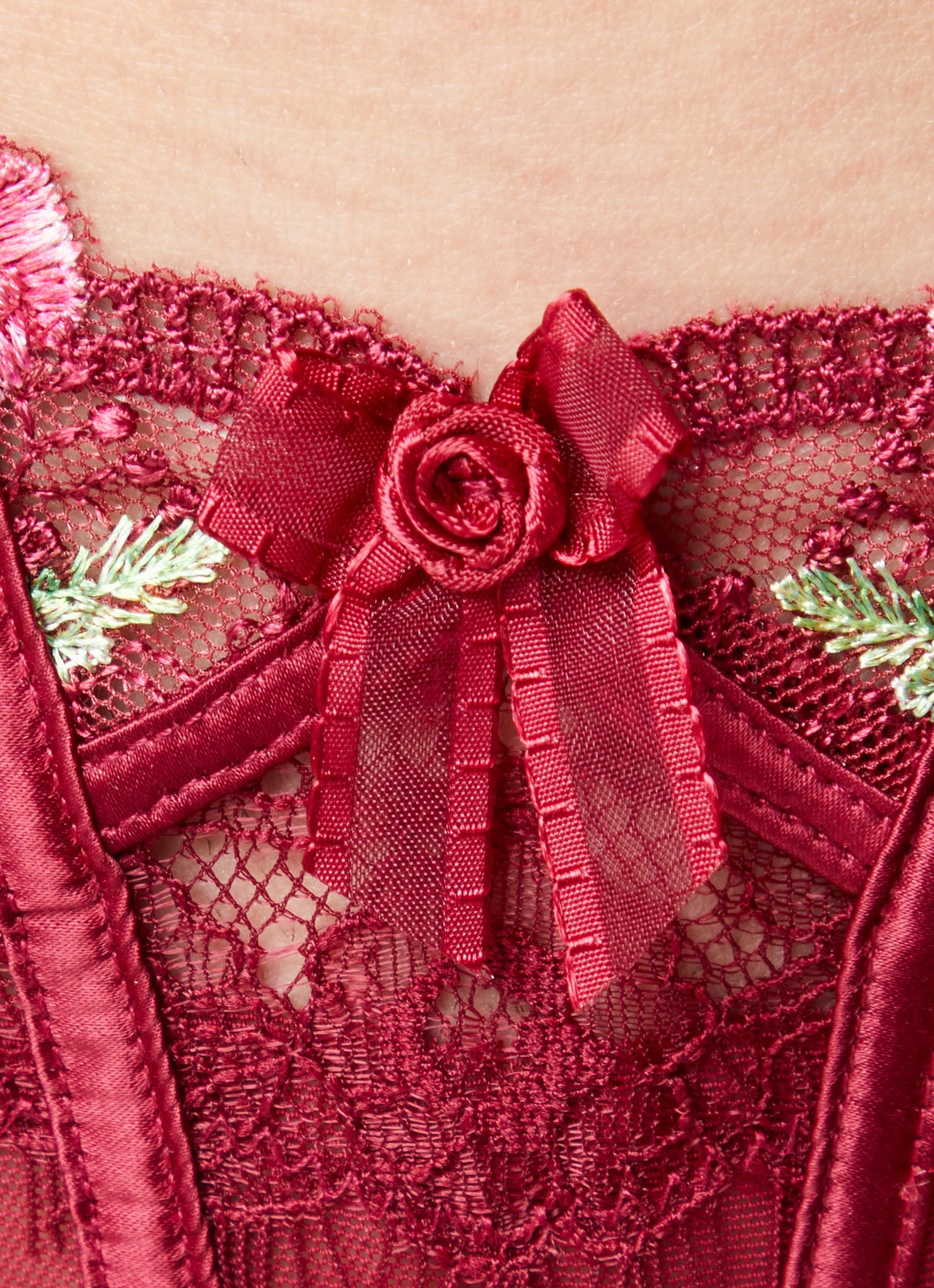 Lounge Dahlia string en jarretels van mesh met details van kant - detail 2 bordeauxrood