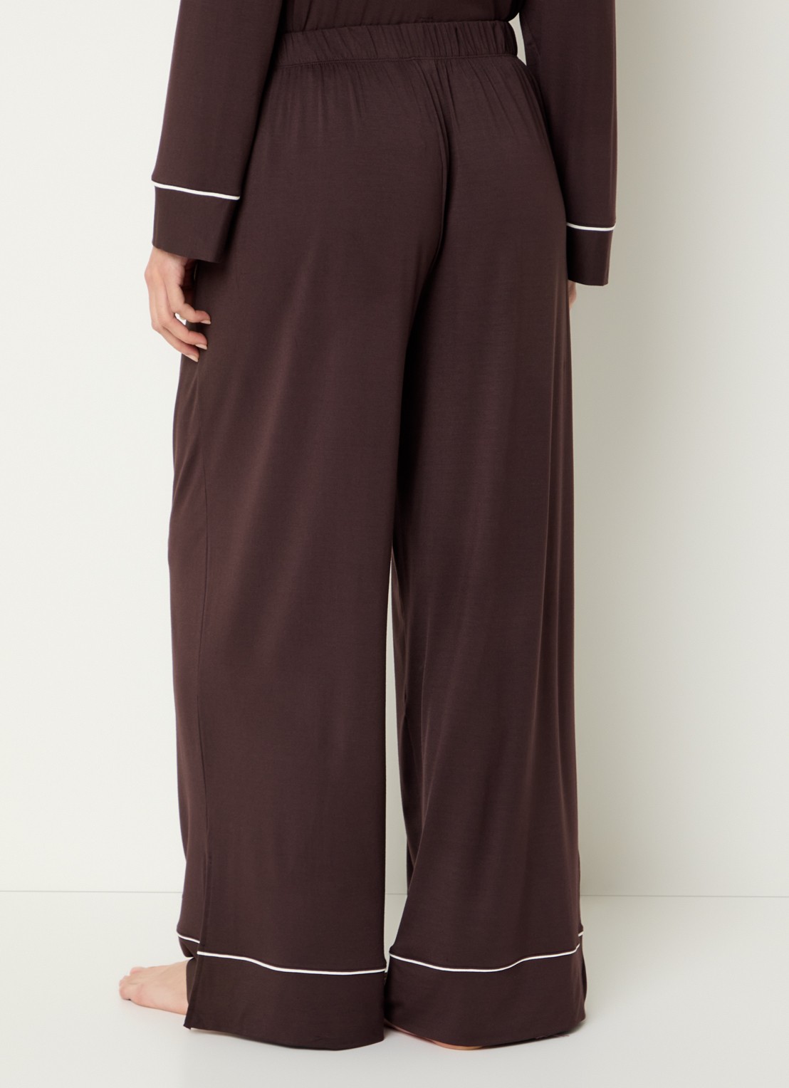 Lounge Pyjamabroek met contrasterende bies - achterkant 3 chocoladebruin