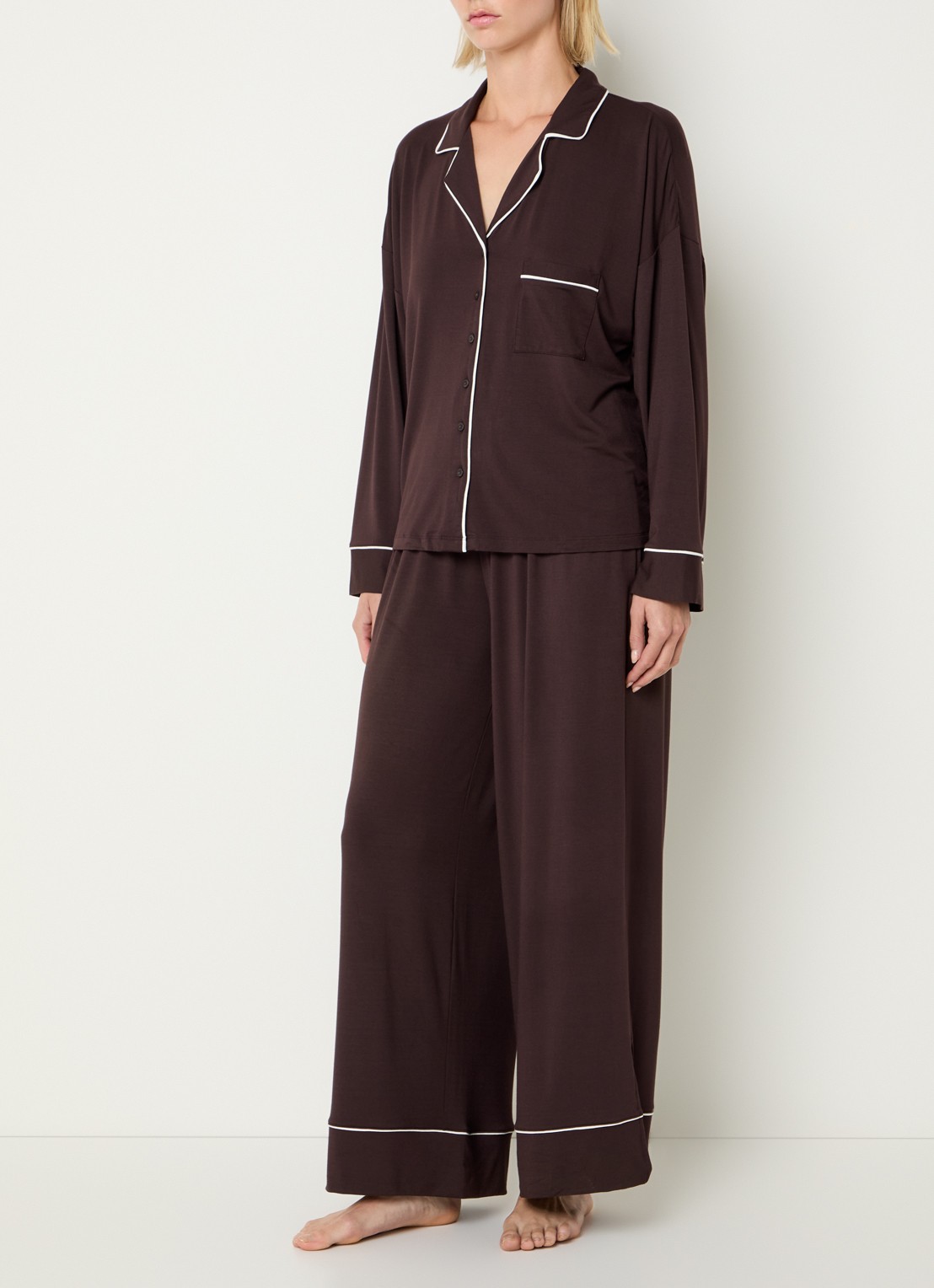 Lounge Pyjamabroek met contrasterende bies - voorkant 2 chocoladebruin