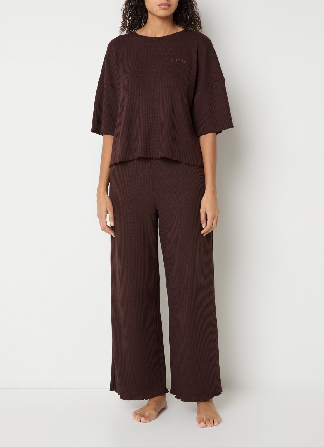 Lounge Pyjamatop met logo - voorkant 3 donkerbruin