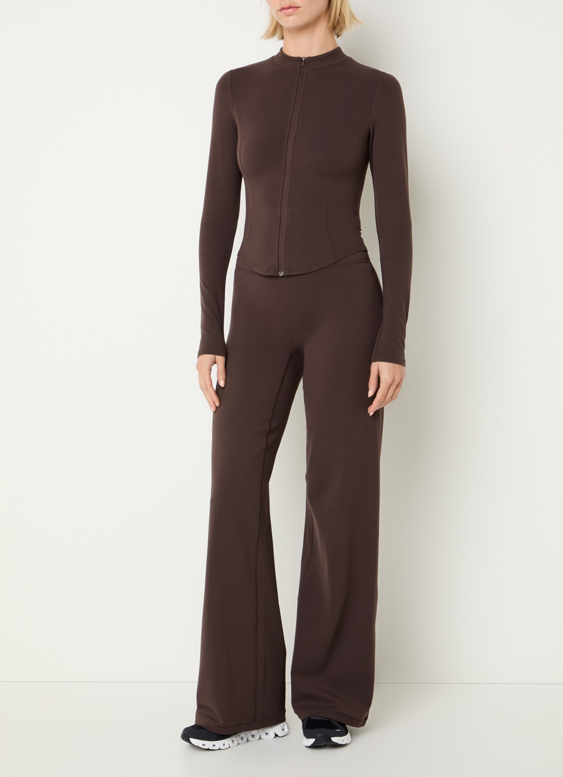 Lounge Sweatvest met opstaande kraag - voorkant 2 bruin