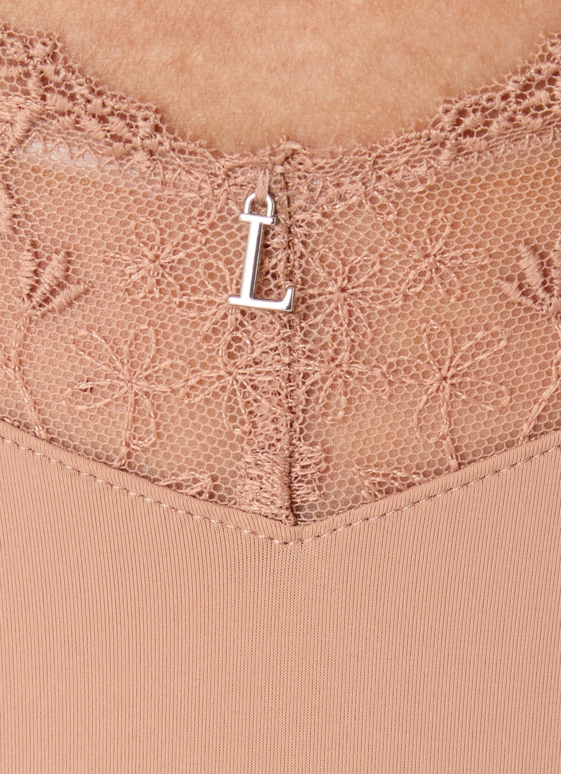 Lounge Tanga met kant - detail 3 beige
