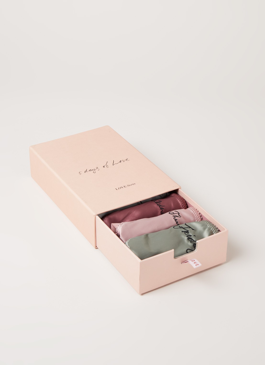 Love Stories Rosie Weekday tanga van satijn met borduring in 5-pack - detail 4 multicolor