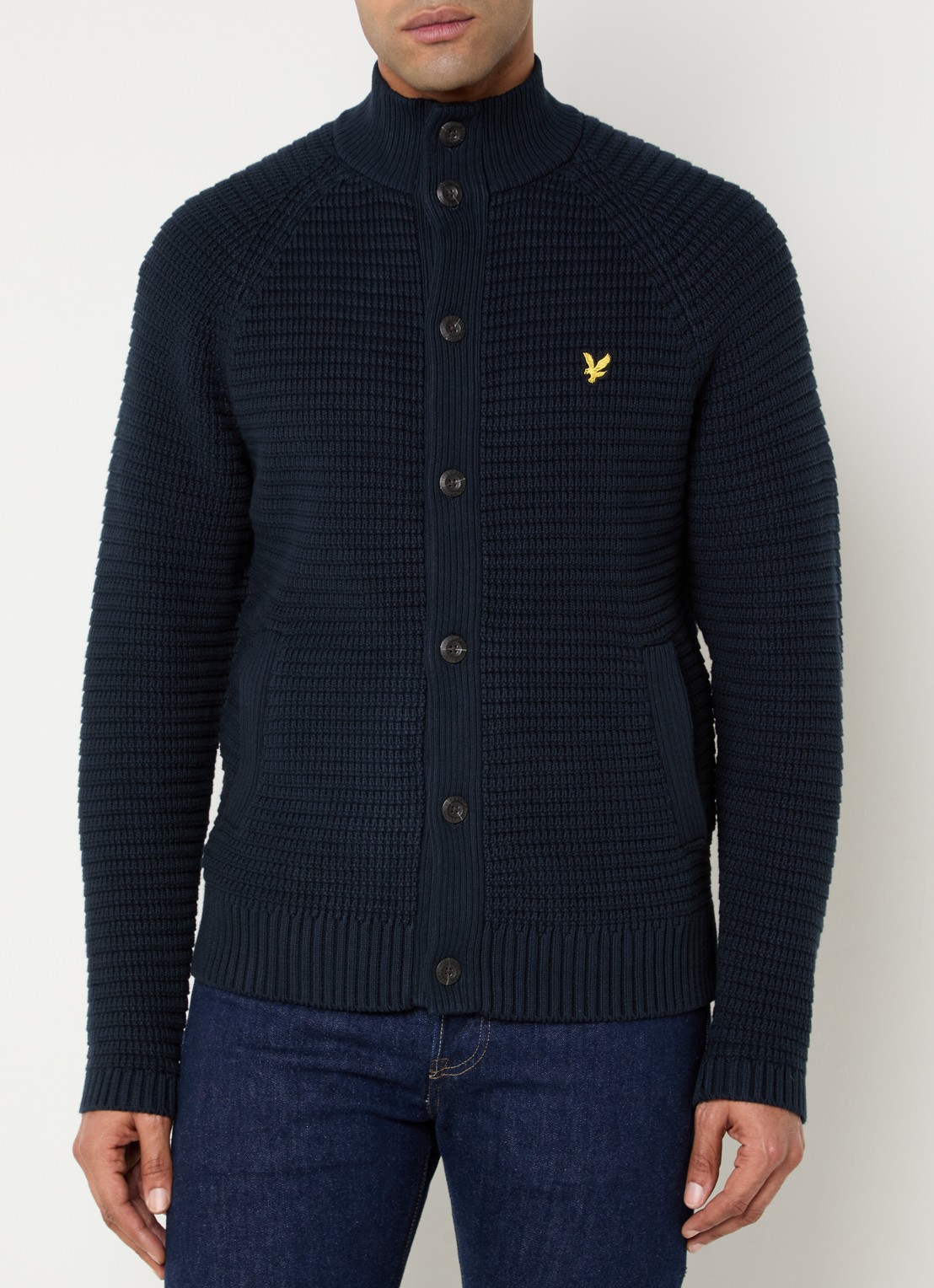 Lyle & Scott Grofgebreid vest met logoborduring - detail donkerblauw