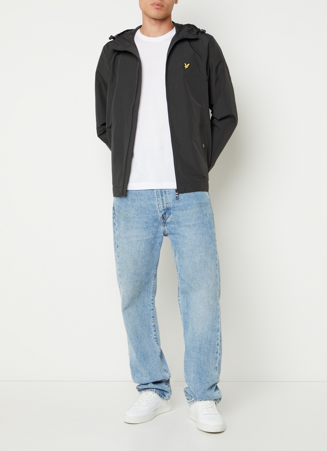 Lyle & Scott Lichtgewicht jack met capuchon - voorkant 4 antraciet