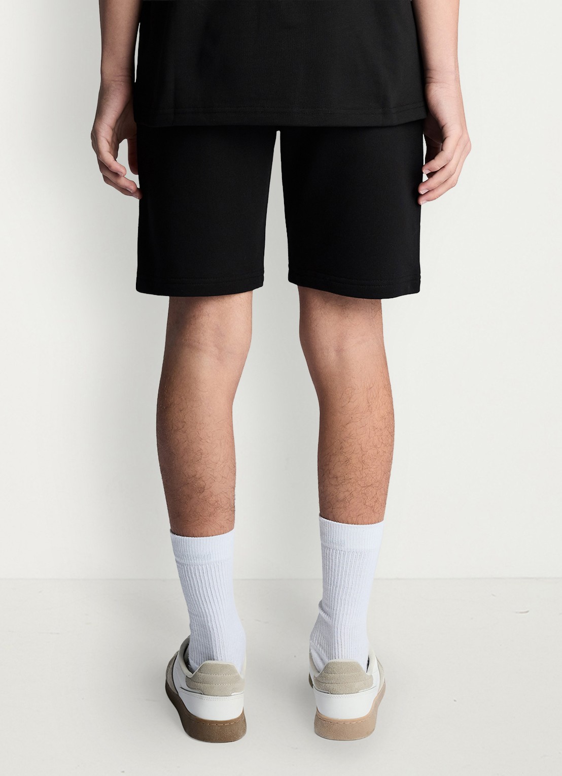 Lyle & Scott Loose fit korte joggingbroek met steekzakken - achterkant zwart