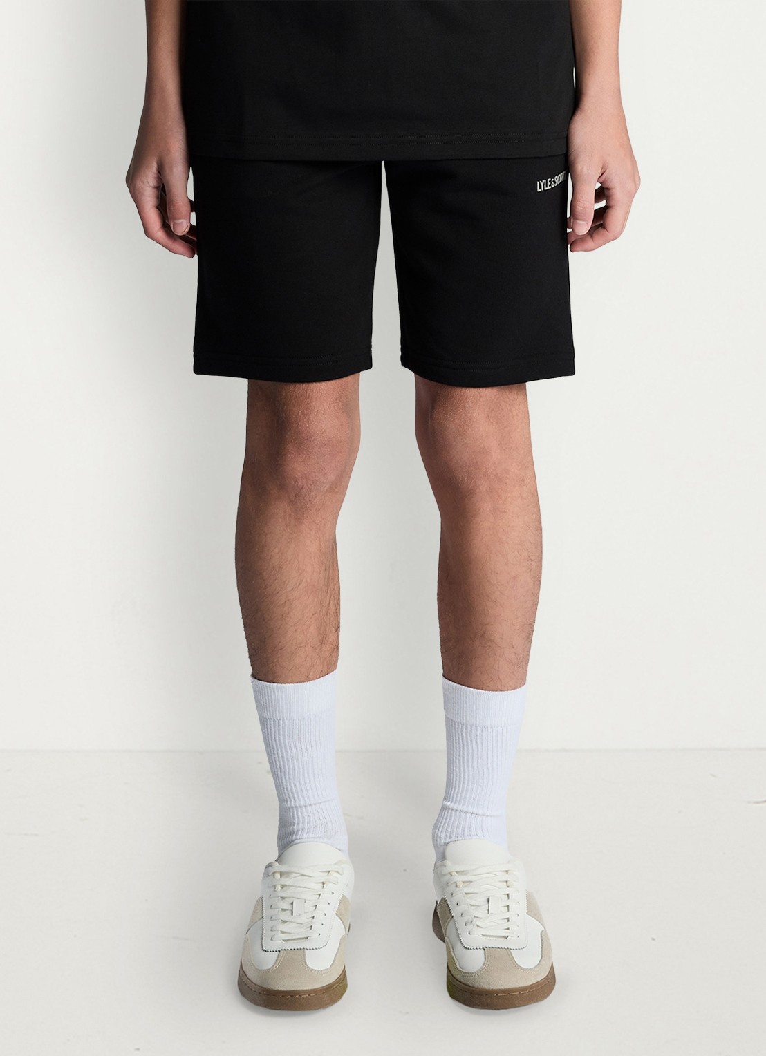 Lyle & Scott Loose fit korte joggingbroek met steekzakken - voorkant 3 zwart