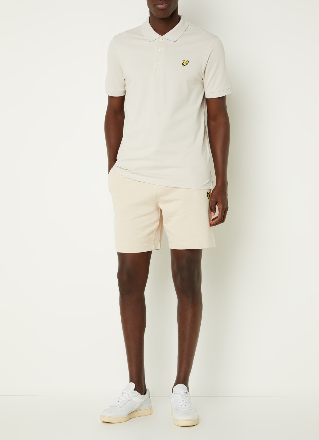Lyle & Scott Regular fit polo van  piqué katoen met logo - voorkant 2 gebroken wit