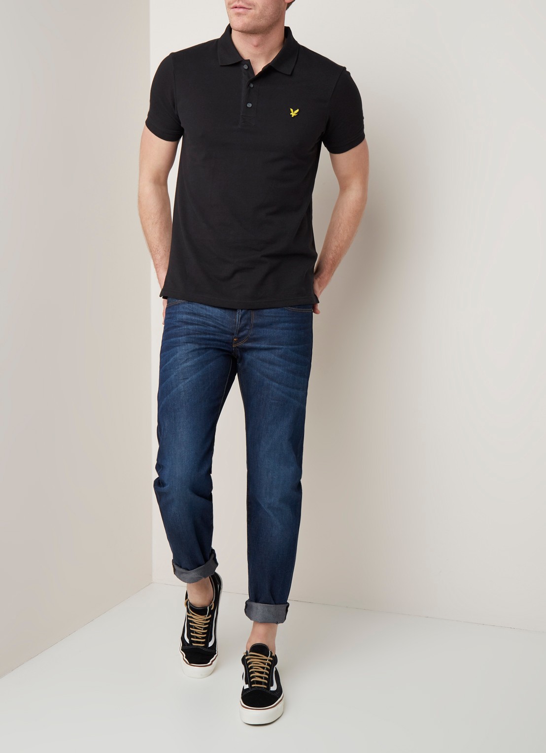 Lyle & Scott Slim fit polo van piqué katoen met logo - voorkant 3 diepzwart