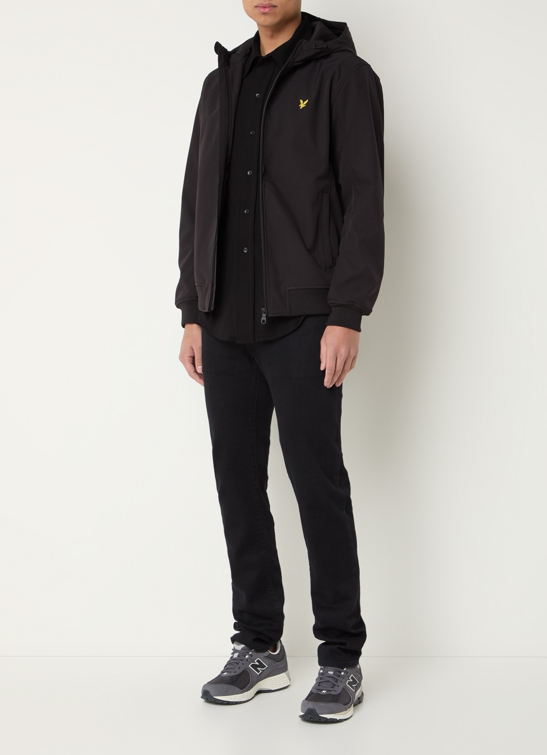 Lyle & Scott Softshell jack met capuchon en ritszakken - voorkant 3 zwart