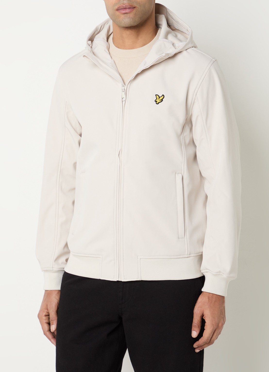 Lyle & Scott Softshell jack met capuchon en ritszakken - detail 2 beige