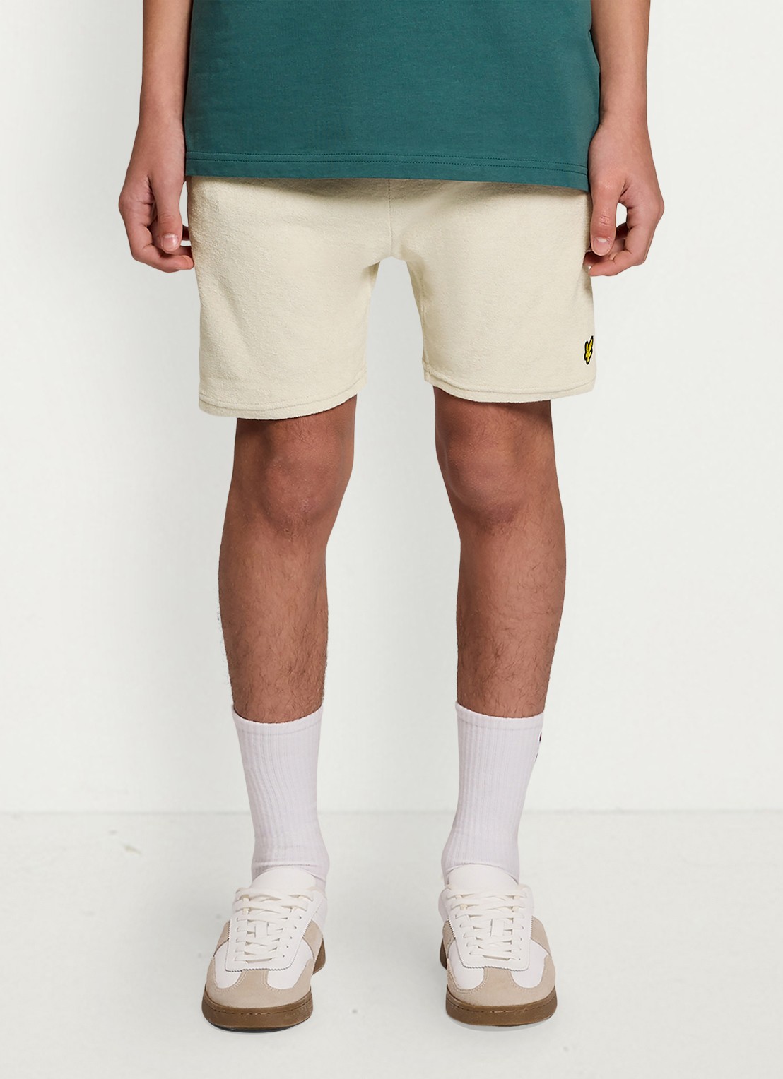 Lyle & Scott Straight fit korte broek van badstof met logo  - voorkant 2 zand