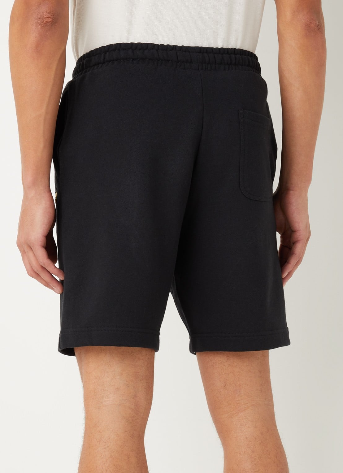 Lyle & Scott Straight fit korte joggingbroek van  katoen met logo  - achterkant zwart