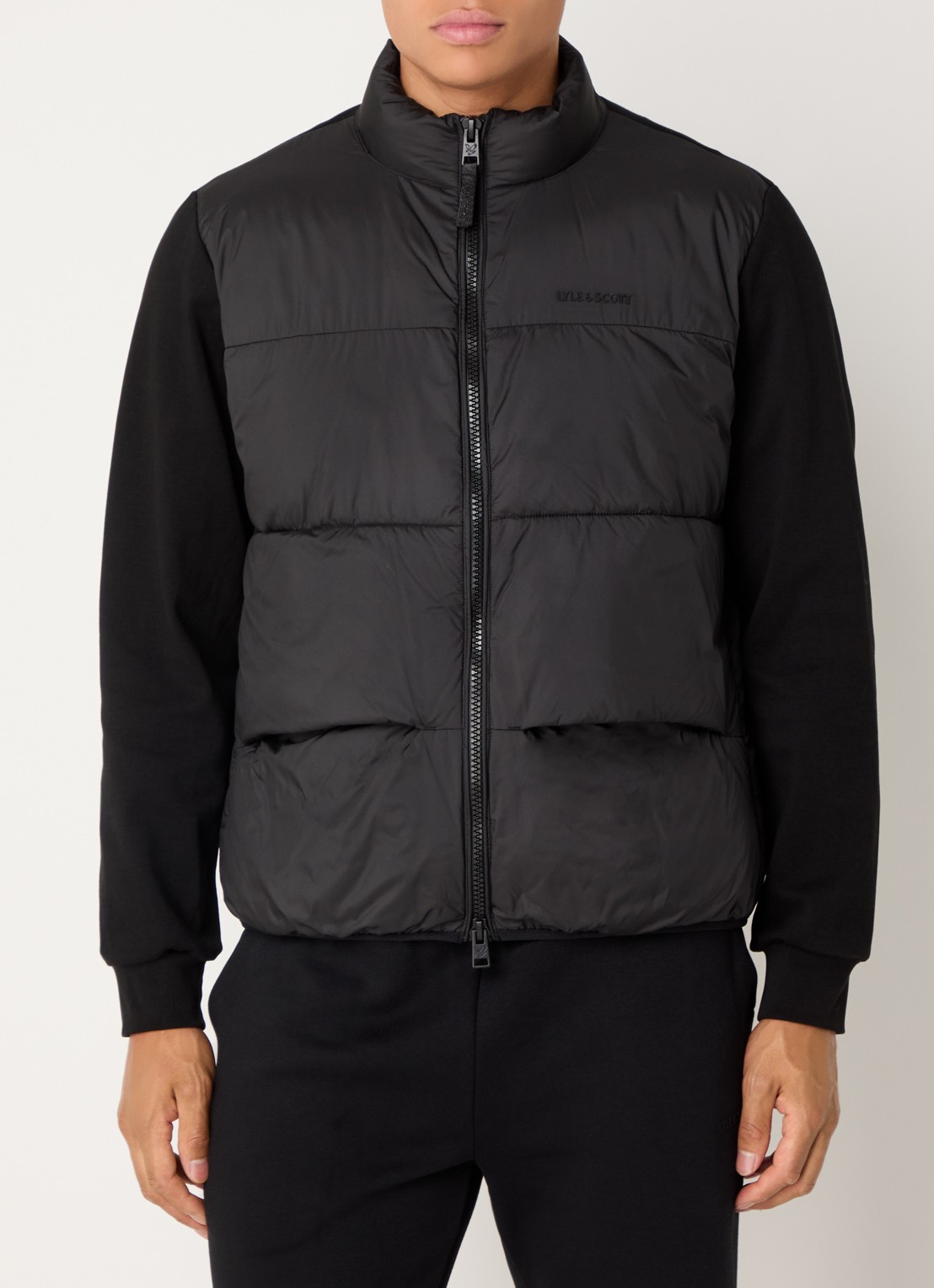 Lyle & Scott Sweatvest met gewatteerd voorpand en logo - detail 4 zwart