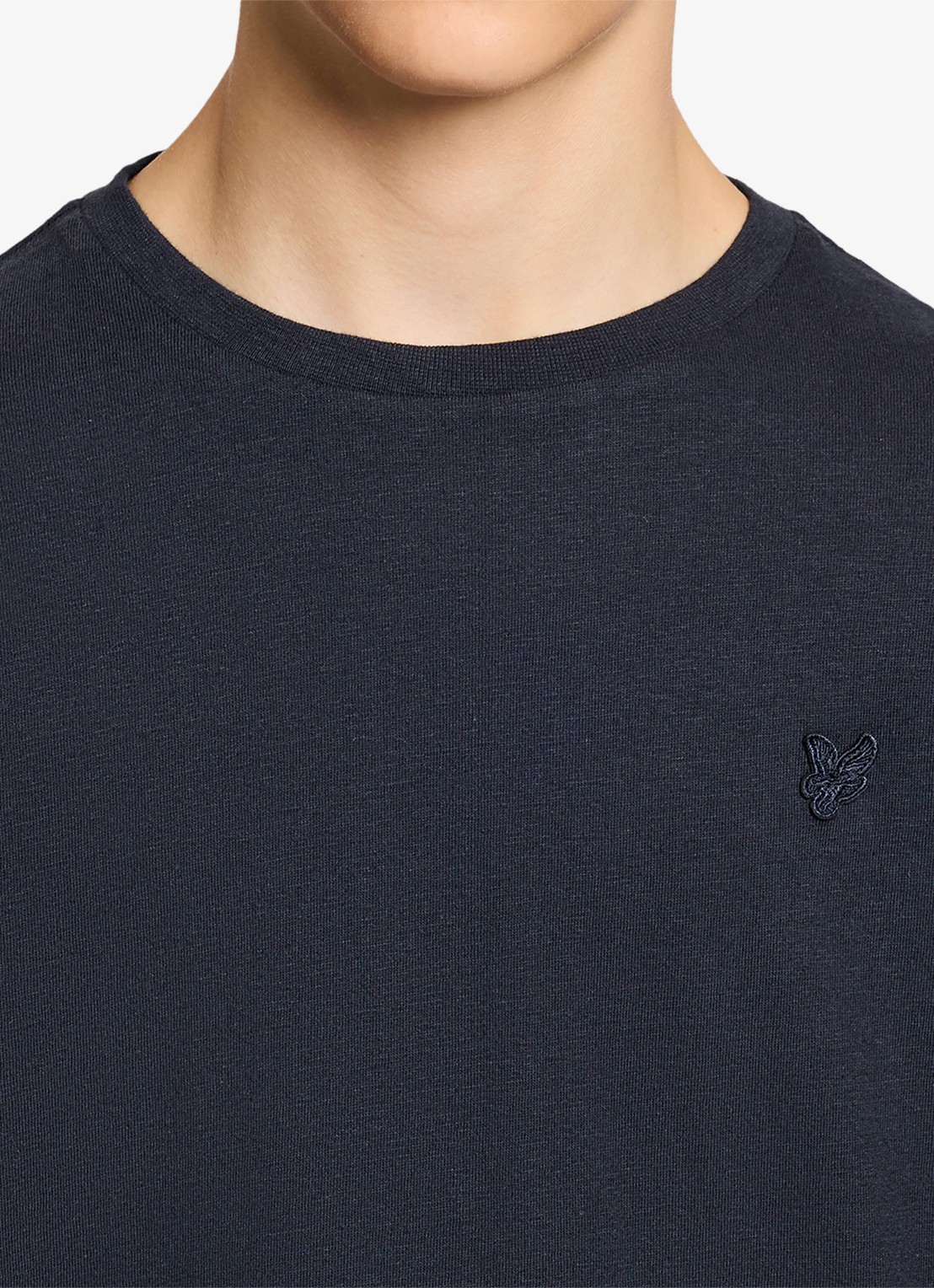 Lyle & Scott T-shirt in linnenblend - detail donkerblauw