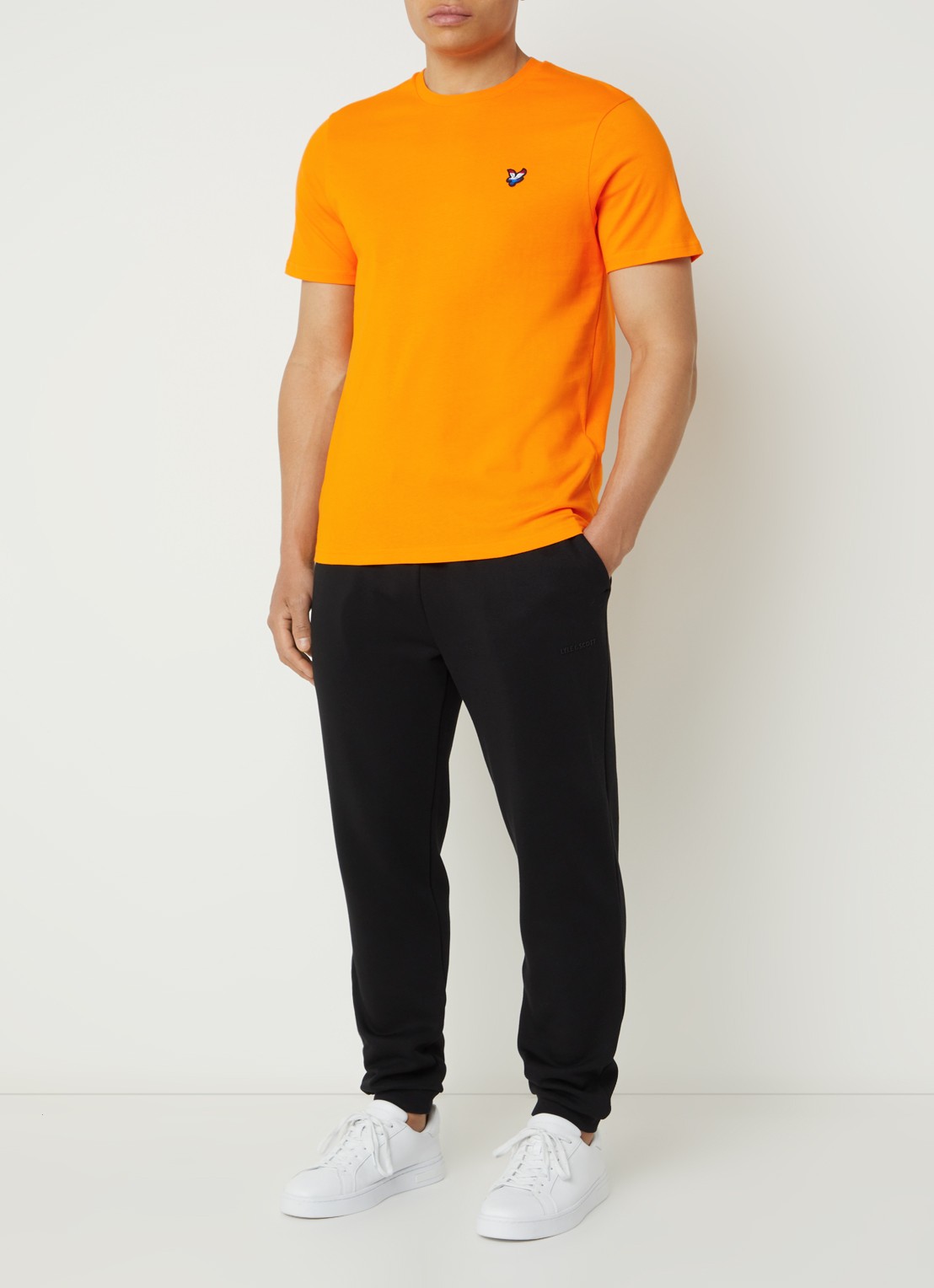 Lyle & Scott T-shirt met logo en ronde hals - voorkant 3 oranje