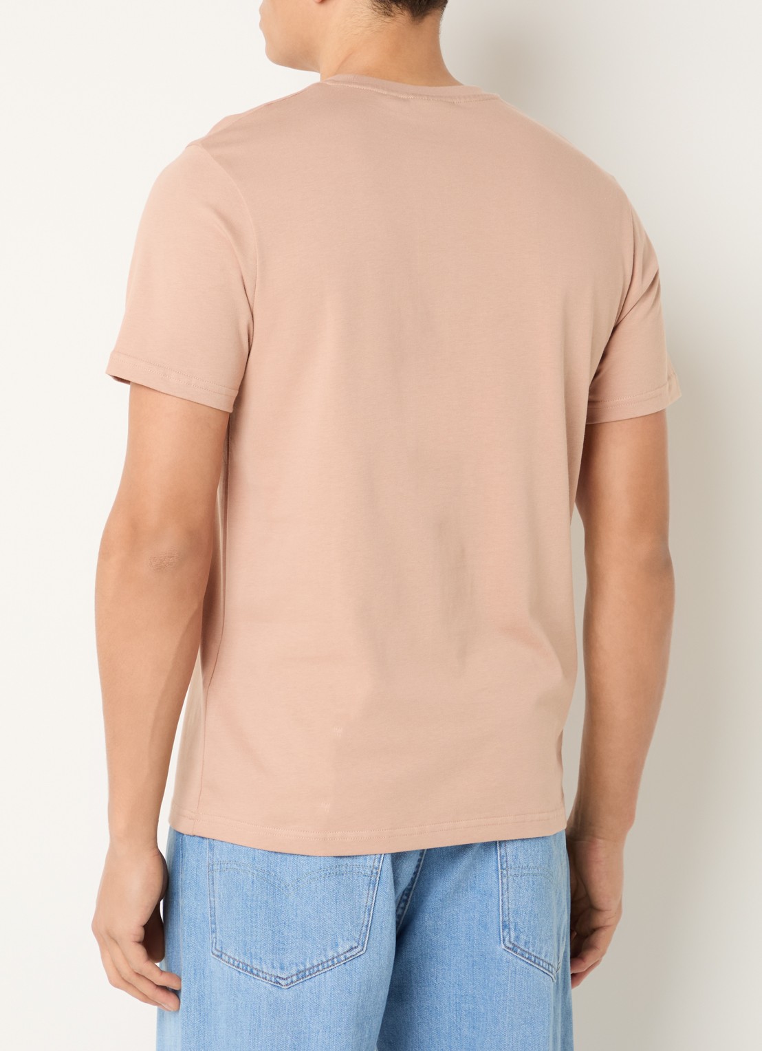 Lyle & Scott T-shirt met logo - achterkant abrikoos