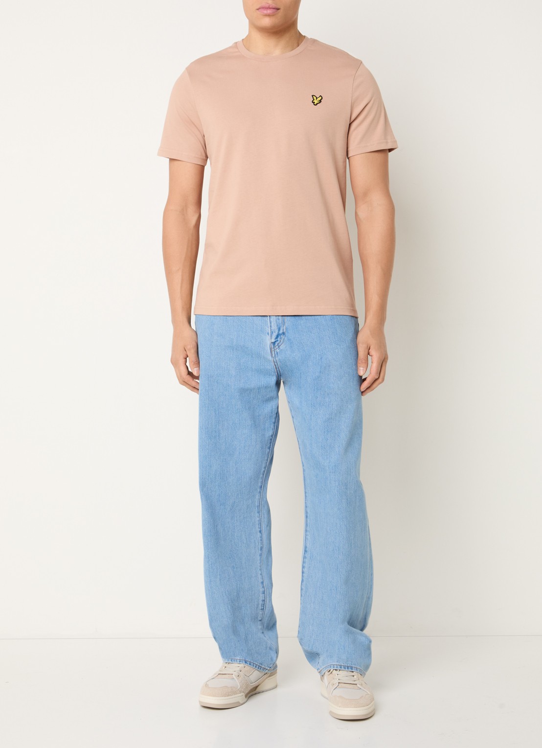 Lyle & Scott T-shirt met logo - voorkant 3 abrikoos