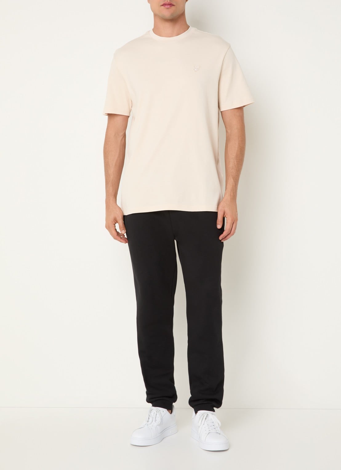 Lyle & Scott T-shirt met logo - voorkant 2 beige