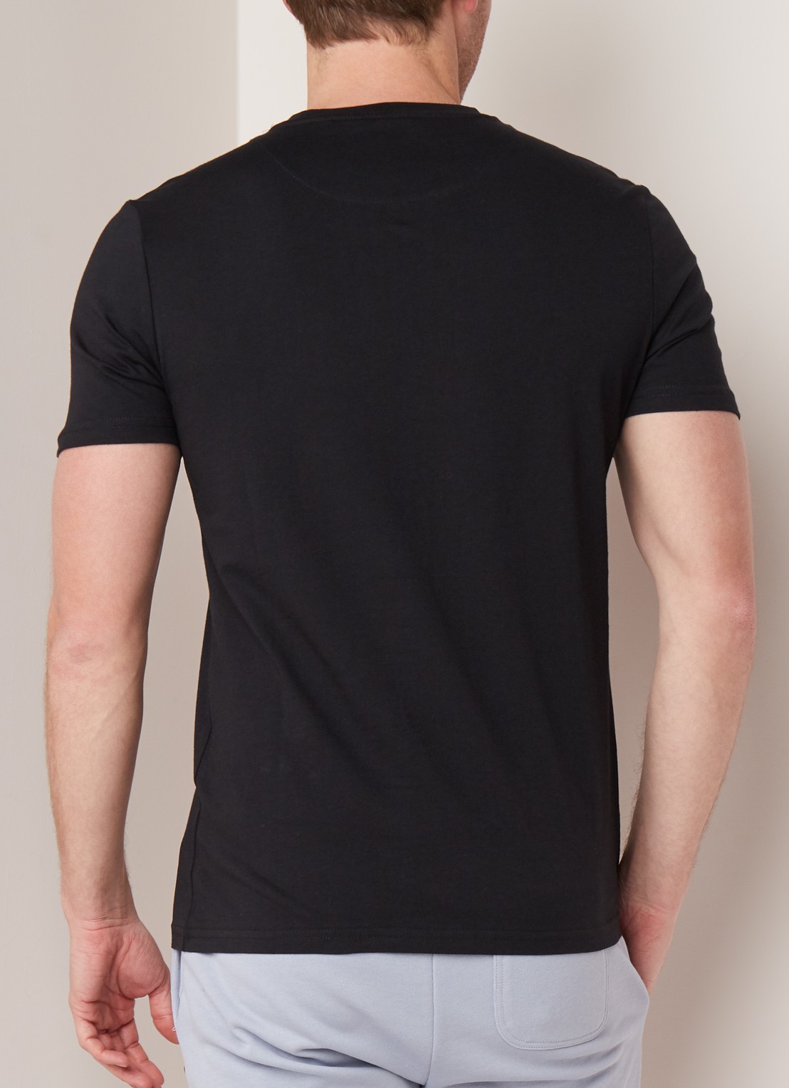 Lyle & Scott T-shirt met logo - achterkant zwart