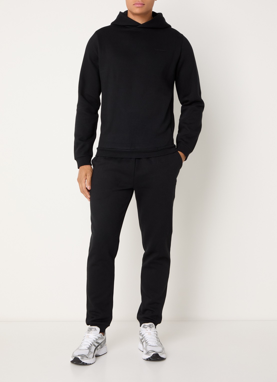 Lyle & Scott Tapered fit joggingbroek met logo en steekzakken - voorkant 3 zwart